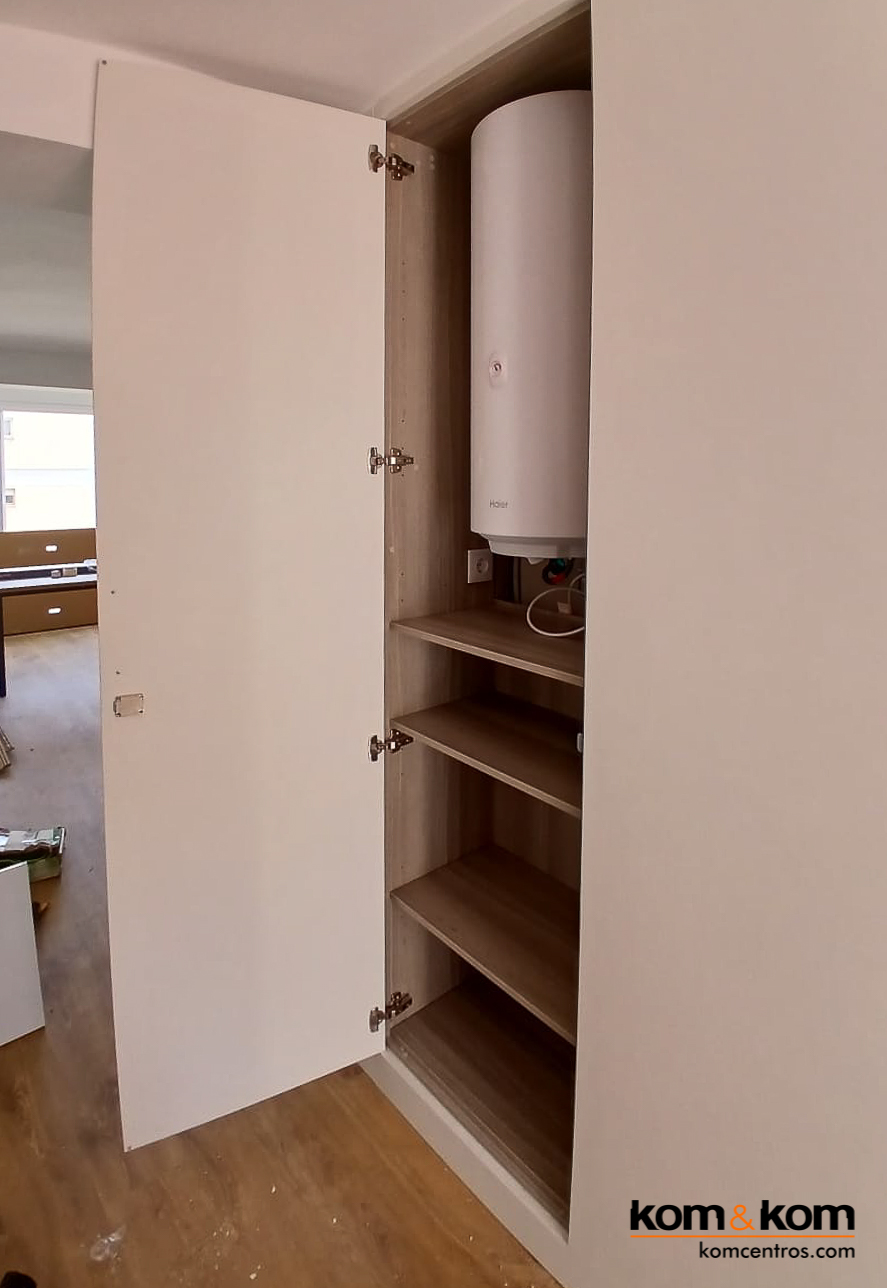 armarios empotrados hechos a medida blancos en apartamento de Benidorm